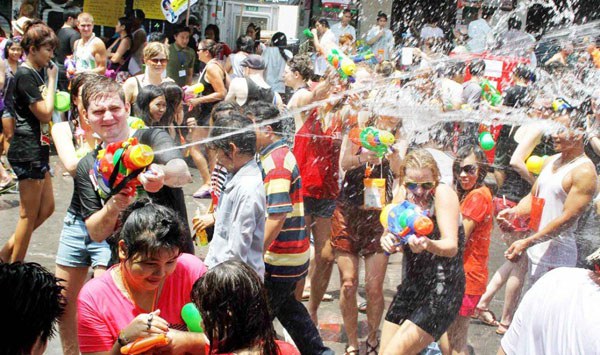 สงกรานต์...ตำนาน เกร็ดน่ารู้ และประเพณี สงกรานต์...ตำนาน เกร็ดน่ารู้ และประเพณี