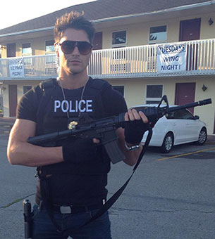 นิค เบทแมน ชุดตำรวจ