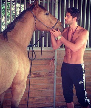 หนุ่มฮอตผู้รักสัตว์