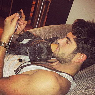 หนุ่มฮอตผู้รักสุนัข