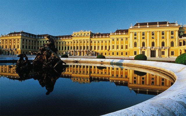 ภูมิใจ-10-อันดับ-พระราชวังที่มีผู้เยี่ยมชมมากที่สุดในโลก