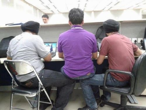 4. เก้าอี้มันไม่พอ?? เพื่อนข้างต้องหนักหน่อย