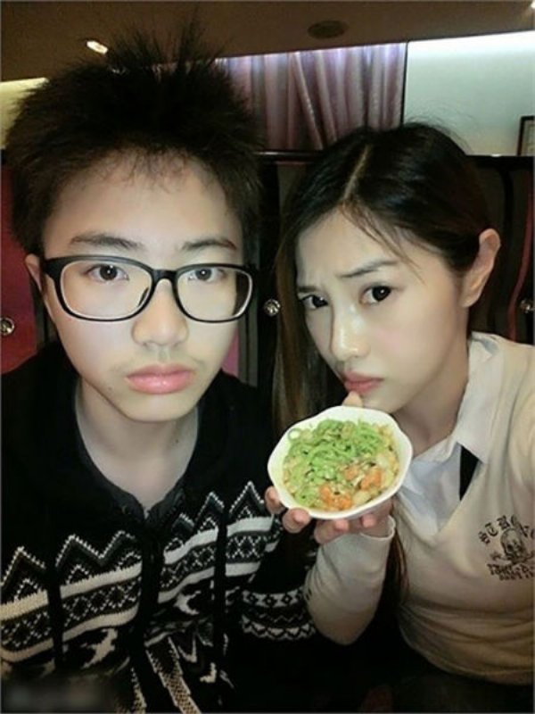 แม่หน้าเด็ก อายุ 41 กับลูกชายวัย 14