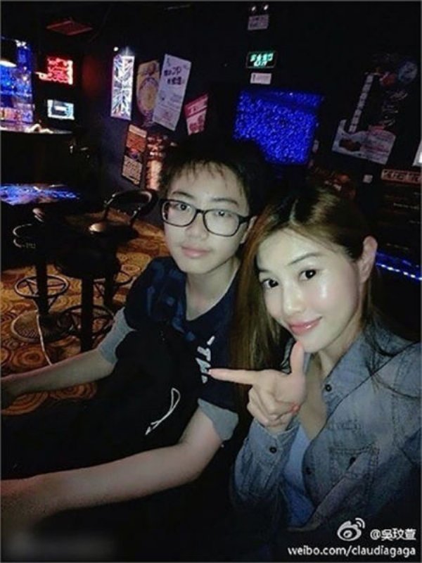 แม่หน้าเด็ก อายุ 41 กับลูกชายวัย 14