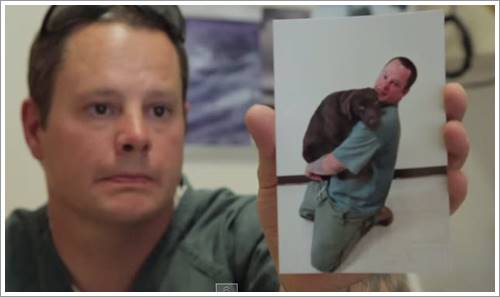 Dogilike.com :: น้ำตาซึม! ภาพการบอกลาครั้งสุดท้ายของชายนักโทษและสุนัขจากบ่อนพนันสุนัข (มีคลิป) Dogilike.com :: น้ำตาซึม! ภาพการบอกลาครั้งสุดท้ายของชายนักโทษและสุนัขจากบ่อนพนันสุนัข (มีคลิป)