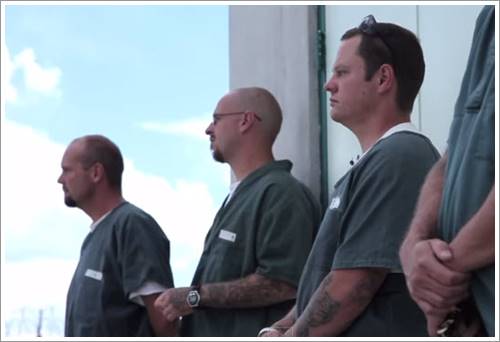 Dogilike.com :: น้ำตาซึม! ภาพการบอกลาครั้งสุดท้ายของชายนักโทษและสุนัขจากบ่อนพนันสุนัข (มีคลิป) Dogilike.com :: น้ำตาซึม! ภาพการบอกลาครั้งสุดท้ายของชายนักโทษและสุนัขจากบ่อนพนันสุนัข (มีคลิป)