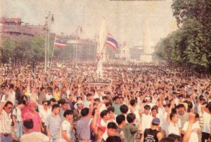 บอกเล่าประวัติศาสตร์ผ่านเพลง ตอน ราชดำเนิน