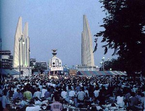 บอกเล่าประวัติศาสตร์ผ่านเพลง ตอน ราชดำเนิน