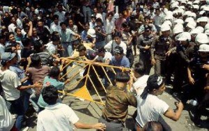 บอกเล่าประวัติศาสตร์ผ่านเพลง ตอน ราชดำเนิน