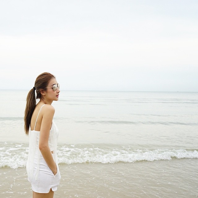 เนย โชติกา สลัดผ้าถ่ายหวิว รับอากาศร้อน แหล่มเว่อร์