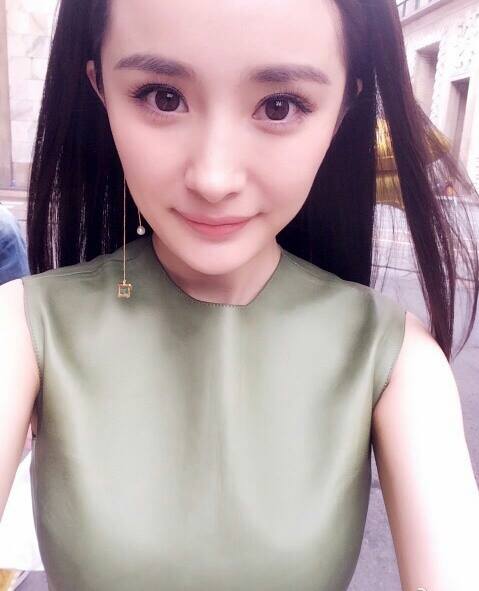 ฉาวว่อนเน็ต! คลิปหลุดหยางมี่ บนเตียงกับผู้ชาย 