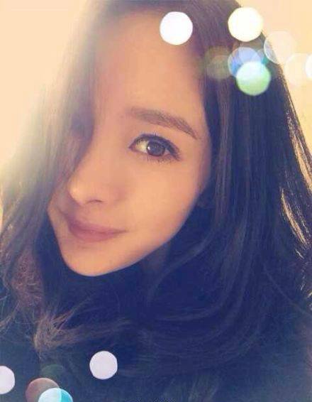 ฉาวว่อนเน็ต! คลิปหลุดหยางมี่ บนเตียงกับผู้ชาย 