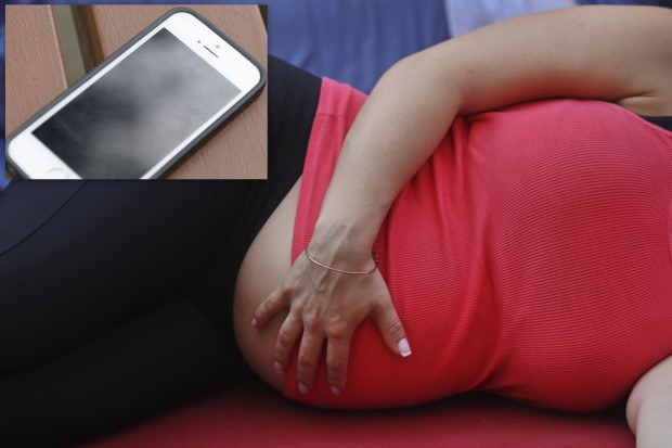 แพทย์ลืมมือถือไว้ในท้องคนไข้