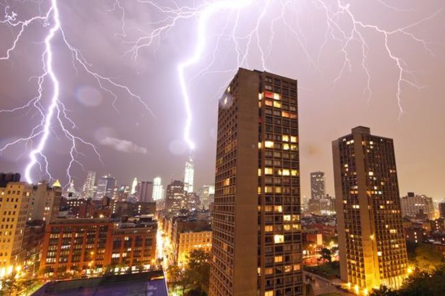 มาดูภาพ 17 สถานที่สำคัญตอนโดนฟ้าผ่าแบบจังๆ