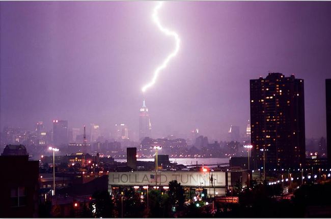 มาดูภาพ 17 สถานที่สำคัญตอนโดนฟ้าผ่าแบบจังๆ