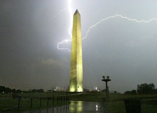 มาดูภาพ 17 สถานที่สำคัญตอนโดนฟ้าผ่าแบบจังๆ