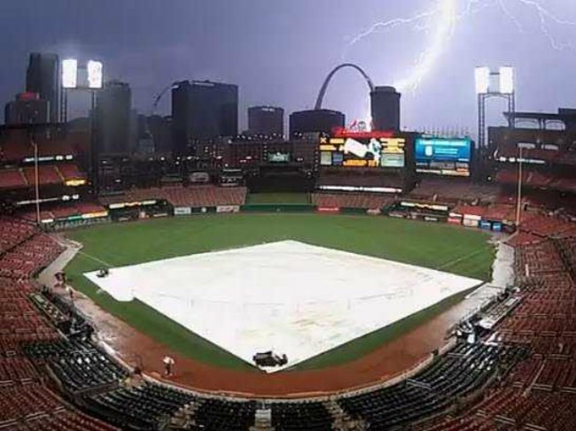 มาดูภาพ 17 สถานที่สำคัญตอนโดนฟ้าผ่าแบบจังๆ