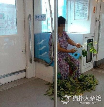 ชีวิตคนบนรถไฟฟ้าจีน เป็นยังไงมาชมพร้อมๆกัน มึงกล้ามาก