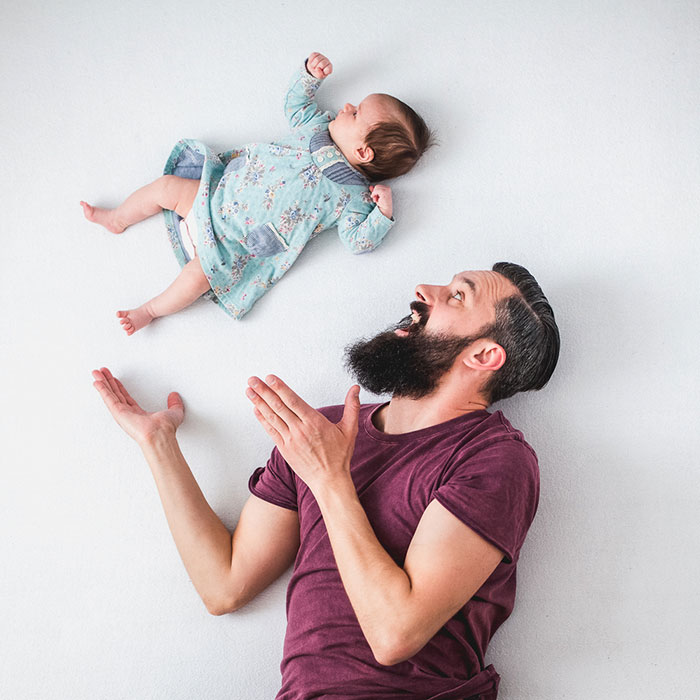 dad-baby-girl-playful-photography-ania-waluda-michal-zawer-22