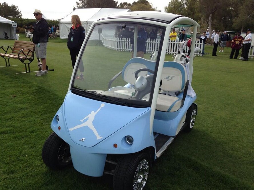 he-has-a-custom-golf-cart-with-the-jumpman-logo