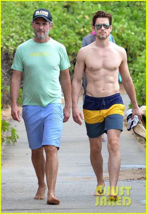 matt bomer goes shirtless in hawaii with husband simon halls 01