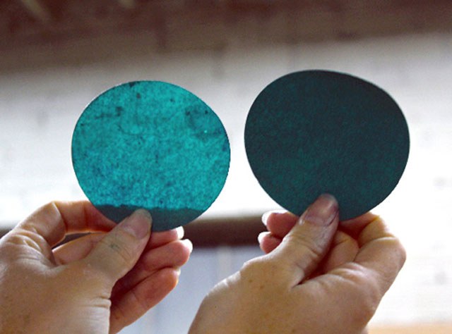 ความแตกต่างของกระดาษวงกลมเคลือบแวกซ์และไม่เคลือบ The different between the circle with wax and no wax