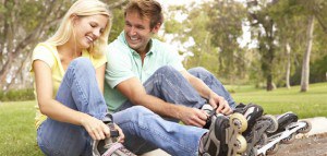 roller-blading-couple