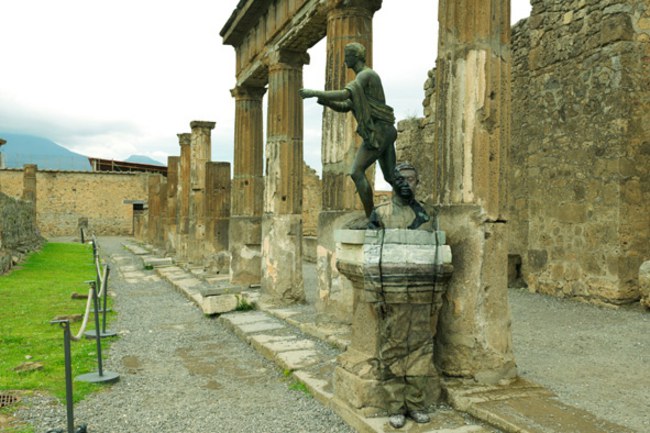 80801d0f96937d698e0d154cedf9ff65_650x