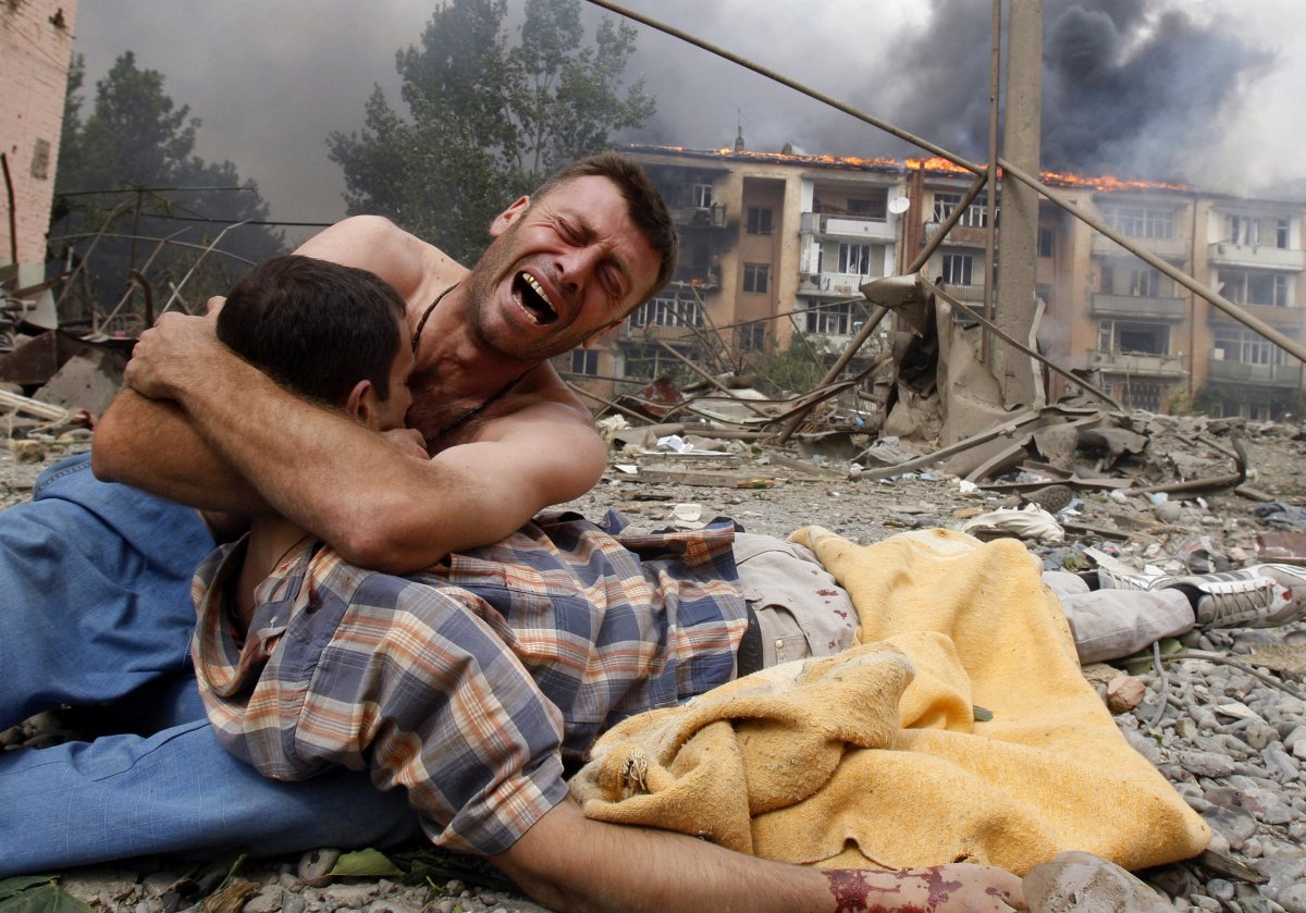 powerful-reuters-photographs (6)