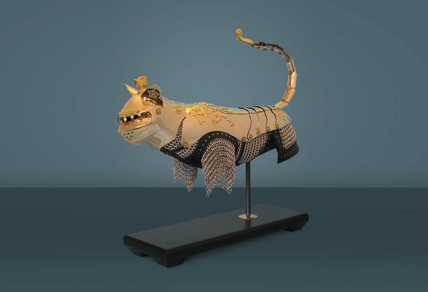 ศิลปินเจ๋ง! สร้างชุดเกราะ “แมวและหนู” ตามเรื่องราวในประวัติศาสตร์!