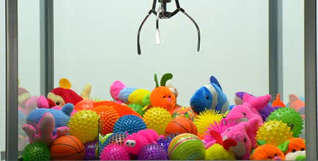 ตาสว่าง!! นี่คือเหตุผลว่าทำไมถึงไม่เคยคีบตุ๊กตาได้สักที