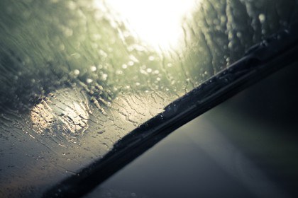 รถยนต์ลุยฝนควรดูและตรวจอะไรเป็นพิเศษบ้าง มาดูวิธีกัน