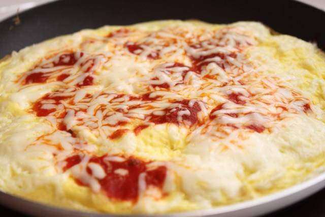 1435322813 pizza omelet with land o lakes eggs