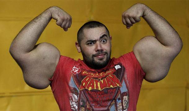 ผู้ชายที่มีกล้ามเนื้อหน้าแขนใหญ่ที่สุดในโลก