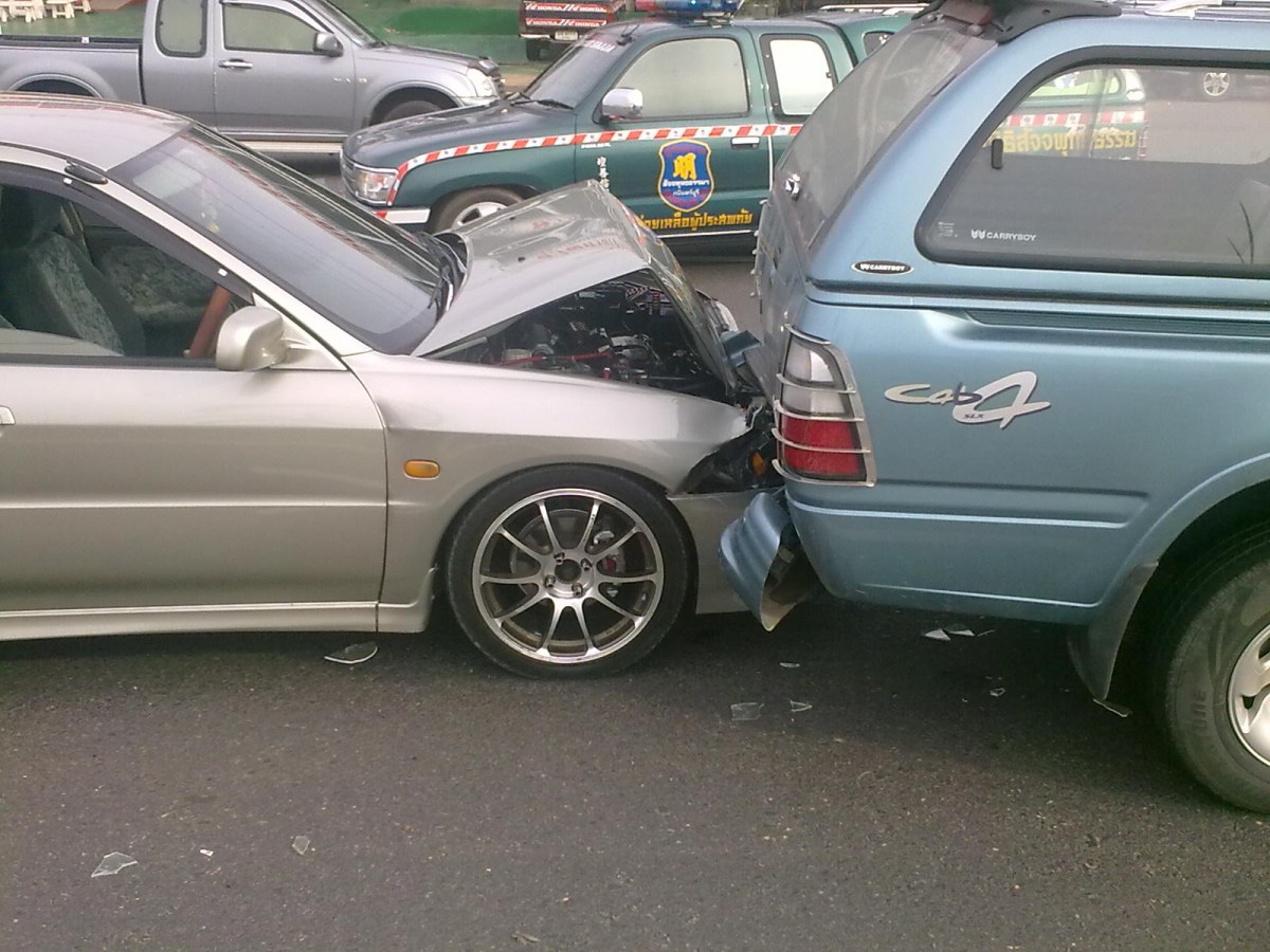 ประกันภัยรถยนต์ เมื่อเกิดอุบัติเหตุ ข้อมูลเท็จจริง ที่เราควรรู้!!