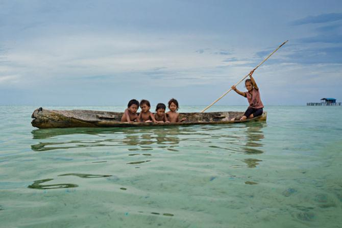 Sea gypsies กลุ่มคนที่ไม่มีพื้นดินอยู่ และต้องใช้ชีวิตอยู่แต่ผิวน้ำ