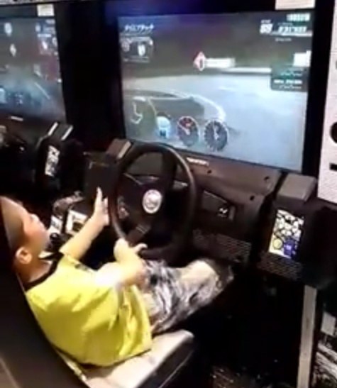 ขาซิ่งดูไว้! เด็กจีนโชว์สกิลสุดเทพในเกม Racing