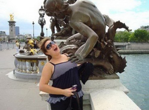 Poses-With-Statues-21