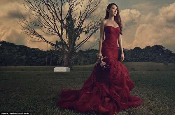 ไม่เหมือนใคร! พรีเวดดิ้งในโลง!? (ชมภาพชุด) ไม่เหมือนใคร! พรีเวดดิ้งในโลง!? (ชมภาพชุด)