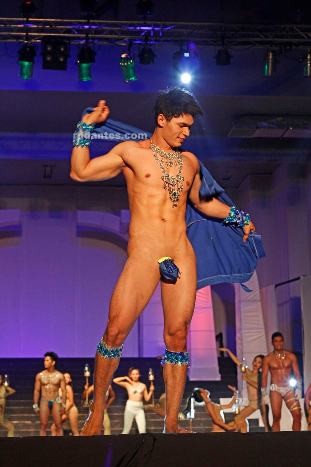 Pinoy macho dancing