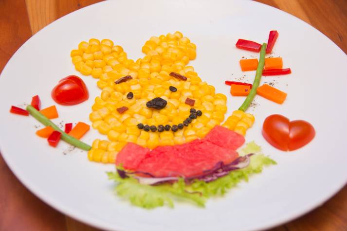 หลอกเด็กให้ทานผัก กับไอเดียสุดเจ๋ง แต่งจานผักเป็นตัวการ์ตูนในดวงใจ