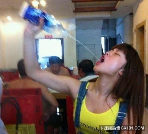 26 ภาพพฤติกรรมสุดหลุดโลก ของผู้หญิงจีน ที่ไม่มีใครคิดว่าเธอจะกล้าทำ