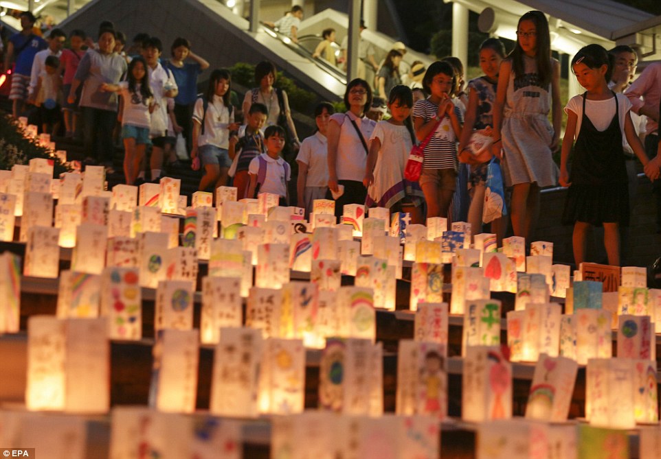 2B33251D00000578-3190472-Memorial_Locals_in_Nagasaki_lit_paper_lanterns_in_memory_of_the_-a-46_1439059868797