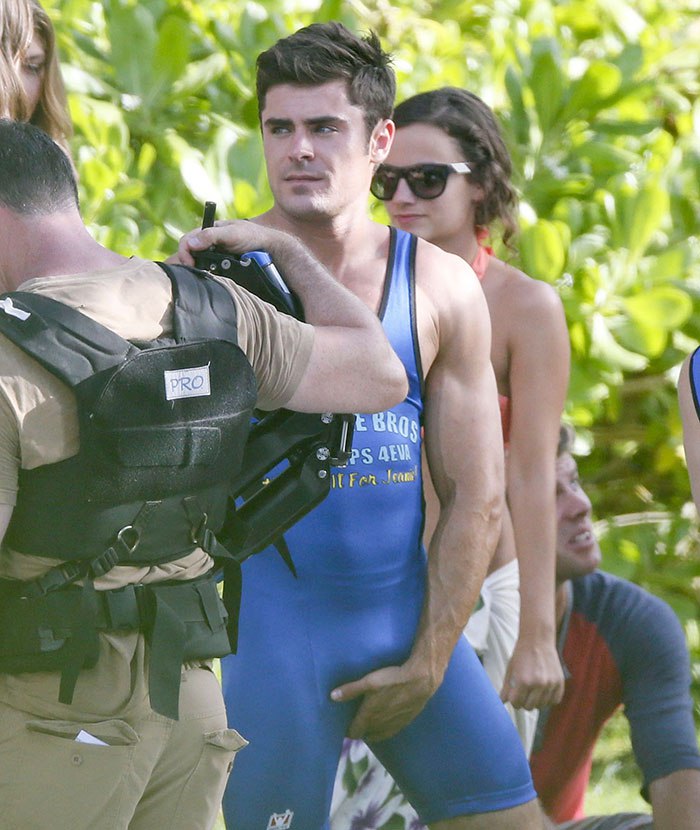 รูป แซค แอฟรอน เป้าตุง 04.jpg