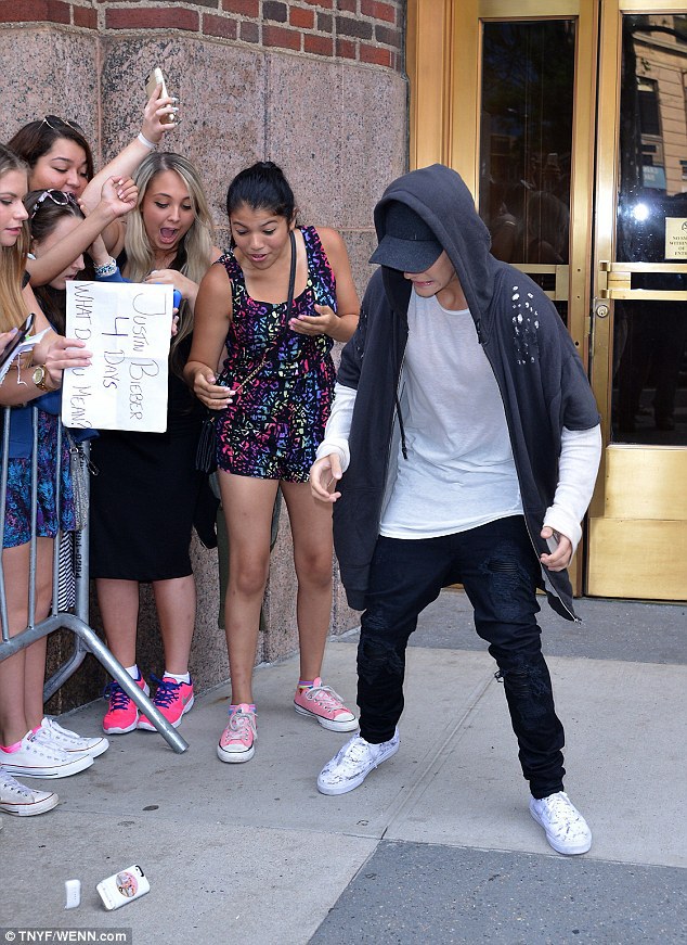 Oops! Justin Bieber was spotted taking time to take photos and sign autographs on Monday for screaming fans outside the Z100 radio studios in New York City, where he dropped her phone accidentally on the ground