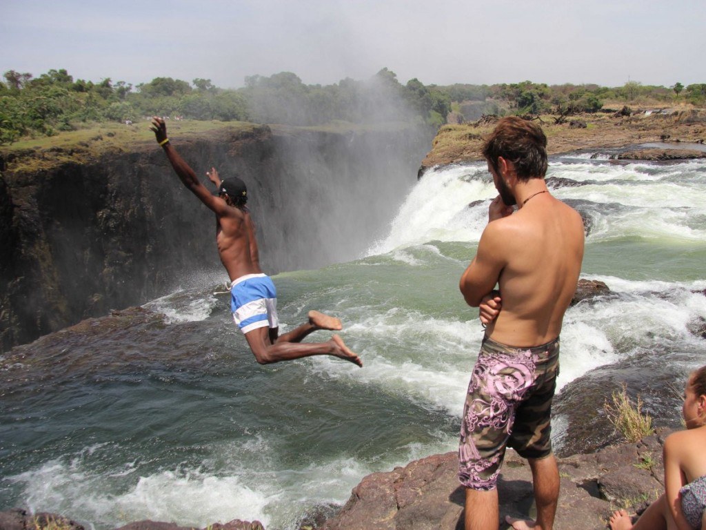 feel-like-youre-swimming-off-the-edge-of-a-cliff-at-the-devils-pool-a-natural-infinity-pool-in-victoria-falls-which-borders-zambia-and-zimbabwe