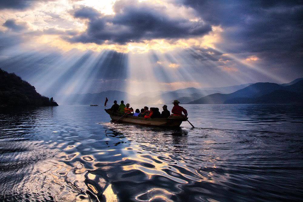 ทะเลสาบ ลูกู Lugu Lake และ หมู่บ้านโมซัว Mosuo Village