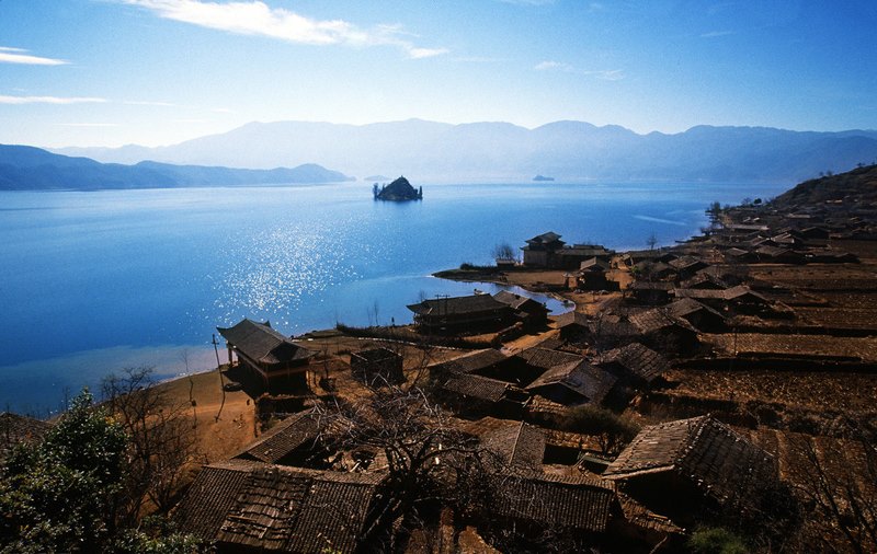 ทะเลสาบ ลูกู Lugu Lake และ หมู่บ้านโมซัว Mosuo Village
