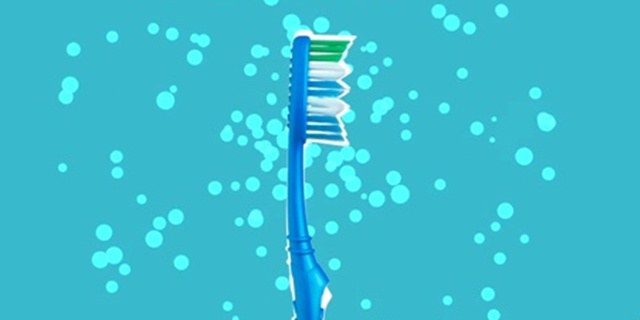 นักวิทยาศาสตร์เผย…จริงๆ แล้วใน “แปรงสีฟัน” มีแบคทีเรียอาศัยอยู่ถึง 10 ล้านตัว!!