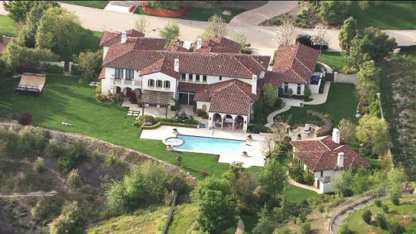 luxurious-beautiful-houses-of-famous-hollywood-celebrities-pics-pictures-images-photos (6)